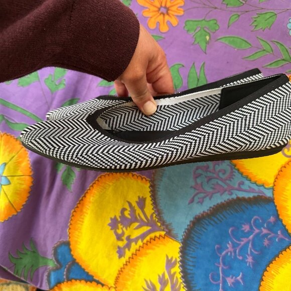 Kelly & Katie 10 womens flats black white chevron flexible point toe shoes - Picture 6 of 7